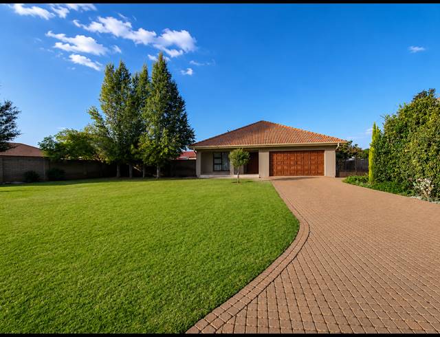 4 BEDROOM HOUSE FOR SALE IN THREE RIVERS EAST